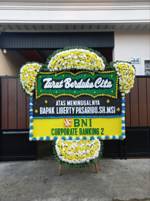 Papan Bunga Duka di Kepulauan Manipa