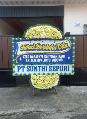 Papan Bunga Duka di Kepulauan Manipa