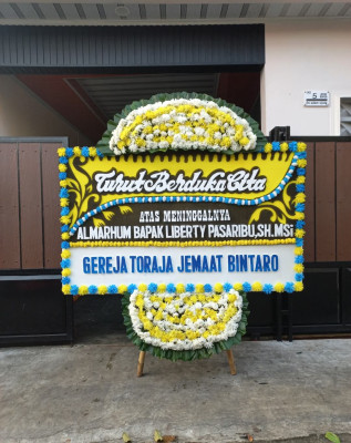 Papan Bunga Duka di Kepulauan Manipa