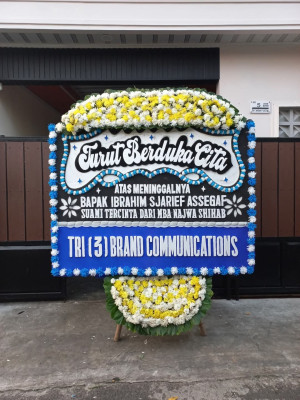 Papan Bunga Duka di Kepulauan Manipa